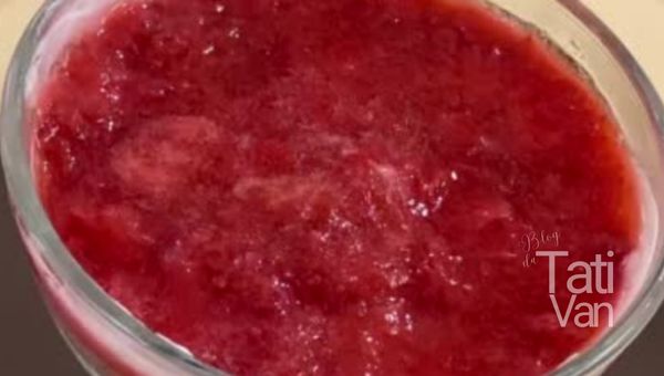 Pudim de Chia com Geleia de Morango